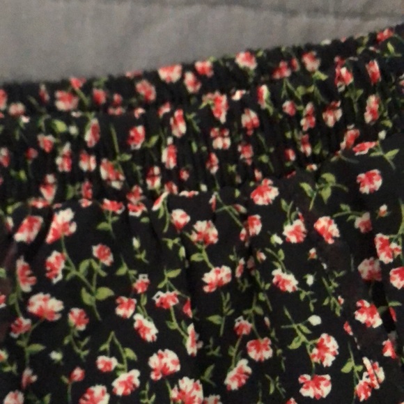 Flirty pull on skirt with pockets. Ruffle layers Sz XS. - Picture 4 of 4